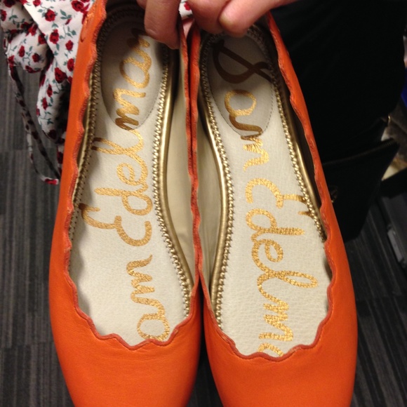 NWT Sam Edelman Orange Scalloped Flats - Picture 5 of 6